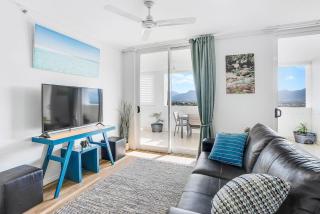 Cairns City Escape - Elevated Modern Haven with Pool - Cairns - 4