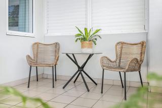 Cairns City Escape - Elevated Modern Haven with Pool - 2