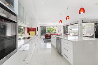 Tyrone Beachside Luxury - Home Theatre Study - Rye - 8