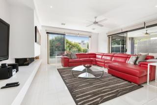 Tyrone Beachside Luxury - Home Theatre Study - Rye - 3