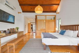 Vesta Gallery Villa above bookstore - 7