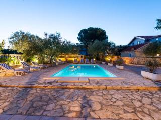 Holiday home with private pool and spa - Bibinje - 3