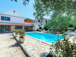 Holiday home with private pool and spa - Bibinje - 7