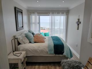 Holiday Home With Sea Views - Jeffreys Bay - 8