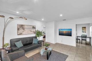 2 Bedroom House Minutes From Beach And Casino Db1 - Dania Beach - 9