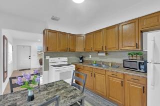 2 Bedroom House Minutes From Beach And Casino Db1 - Dania Beach - 6