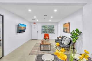 Hollywood 2 Bdrm New Furnished Beach Vacation LB2 - 7