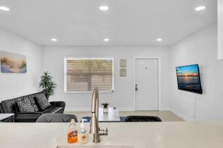 2 Bdrm Modern House Mins From Beach & Casino Hb1 - Hallandale Beach - 1