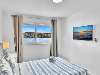 2br Lakeside Getaway - Peaceful Waterfront Stay - Davie - 6