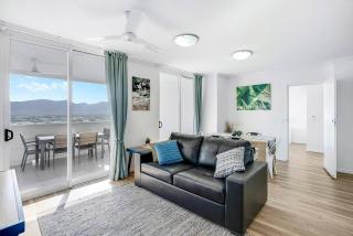 'McLeod Corner' Resort-style Adjacent Apartments - Cairns - 9