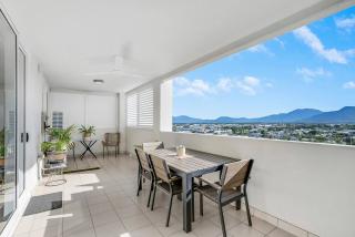 'McLeod Corner' Resort-style Adjacent Apartments - Cairns - 0