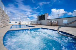 'McLeod Corner' Resort-style Adjacent Apartments - Cairns - 8