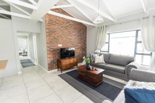 Modern 3 bedroom in the heart of PE - 5