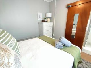 Adorable Garden Cottage In The Heart Of Pe - Lorraine - 2