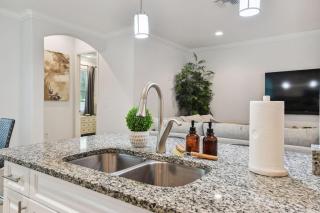 Lux 4BR in Tampa - Mins Walk to RJ Stadium - Tampa - 2