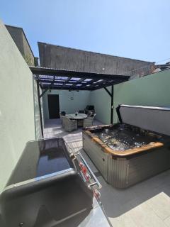 Eyre Square Centre House with Hot Tub - Galway - 0