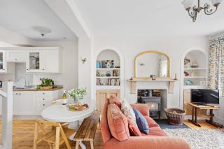 1 Rock Cottage - Beautifully Presented Cottage for Four with Wood Burner - 2