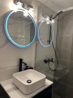 Ένα διαμάντι στην Ακράτα - 1