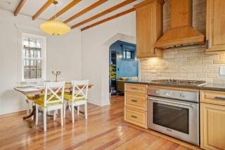 Roscoe Village Family Hideaway - 4