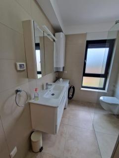 Apartman Hela s direktnim pogledom na more i zajedničkim bazenom - Banjole - 5