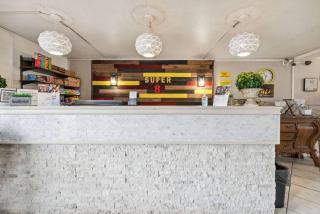 Super 8 by Wyndham Millbury/Toledo - 3