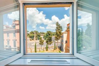 Central Apartment with Magnificent View - Rome - 0