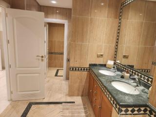 Luxury 2 Bedroom Apartment, Sierra Blanca, Marbella - Marbella - 7