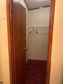 Travel Worker Between Housing 32 Lake View Mh - Liledoun - 2