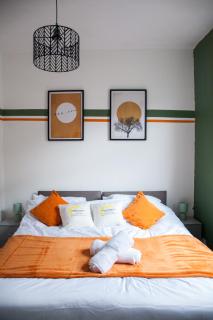 Spacious 2-Bedroom Flat with 4 Beds, Ideal for Contractors, Long Stay Deals - 2