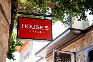 House 5 Hotel - 1