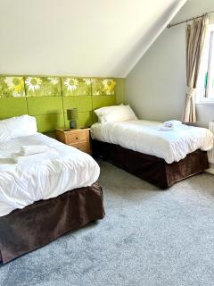 Hot Tub Lodge at Retallack Resort with 2 bedrooms - Padstow - 4
