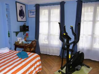 Bergère Opéra Trévise - 2 connecting rooms with private bathroom and 1 study room - 35 m2 - 6