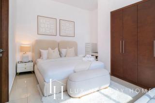 LUX The West Wharf Canal View Suite - Dubai - 7