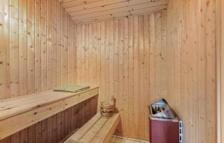 Gorgeous Home In Humble With Sauna - 3