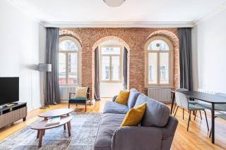 Warm Rustic Charming 2bd Galata Wpatio Gem! #320 - Istanbul - 0