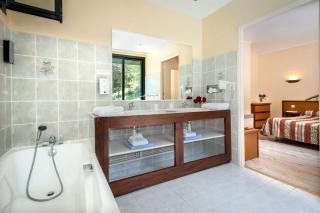 Logis Hôtel Restaurant Le Mont Aigoual - 1