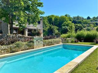 DE L'ART À LA MANIÈRE - Chambre d'Hôtes de Charme - 2 Suites Haut de Gamme - Idéal Couple & Famille - Piscine - Terrasse - Calme - 15min Saint-Émilion - EXPÉRIENCE Restauration d'Oeuvre d'Art - Branne - 6