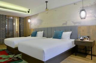 Mehood Lestie, Xi'an Bell and Drum Tower South Gate - 2