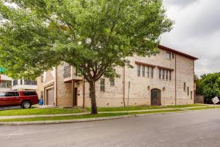 Business Friendly 3 Story Duplex Mins To Bars and Shops - Dallas - 3