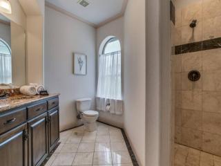 Business Friendly 3 Story Duplex Mins To Bars and Shops - Dallas - 2
