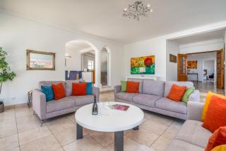 Host Wise - Spacious Family House with Garden - Lagos - 4