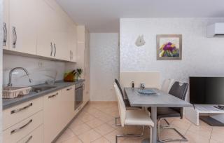 1 Bedroom Nice Apartment In Bogovici - 7