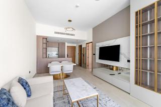 Luxurious 1 Bedroom Retreat with pool gym and game - Dubai - 8