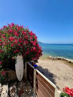 Kohyli Beachfront House - Agia Pelagia Chlomou - 9