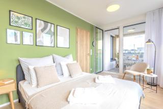 Bright 2BR - 8th floor, Balcony, Free Parking - by Gravity Prague - Prague - 5