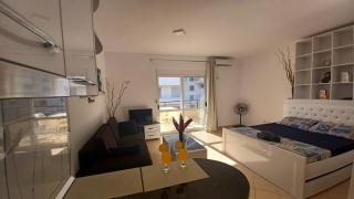 Eriks studio with amazing sea view - Sarandë - 8