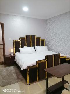 Cozy 3-Bedroom in Lekki Phase 1 - Lekki - 7