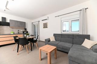 Lity Green Apt - 5