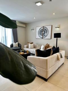 Oreo Home 75inch TV 5mints from Beach & City - Dar es Salaam - 3