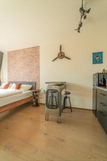 IndustriaLux Suite by Rentez - Prague - 6